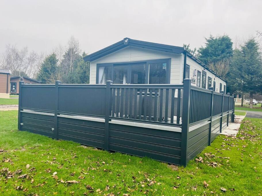 Country Cabin With Hot Tub York Exterior foto